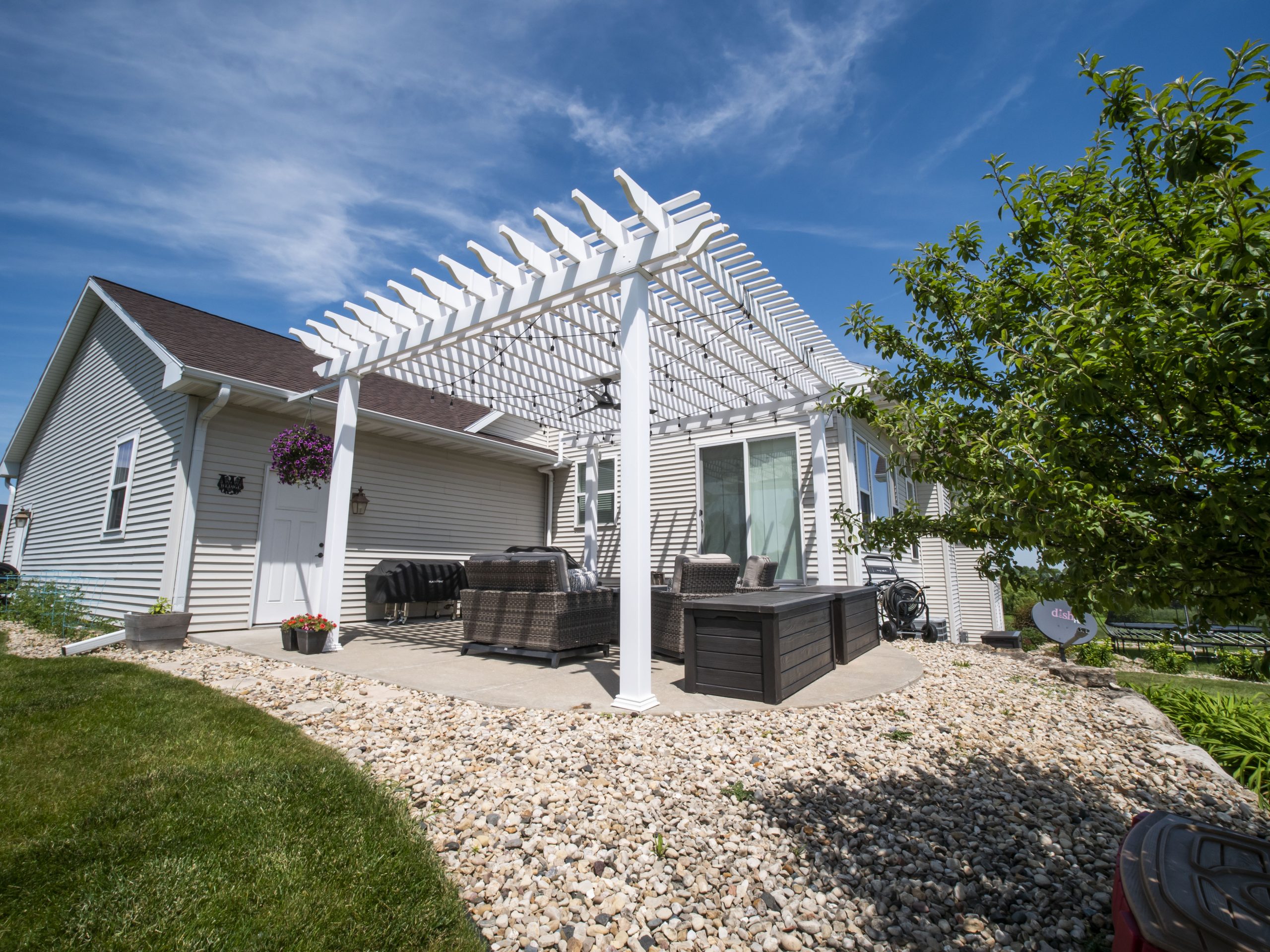 How Deck Builders Can Create Your Perfect Outdoor Entertaining Space