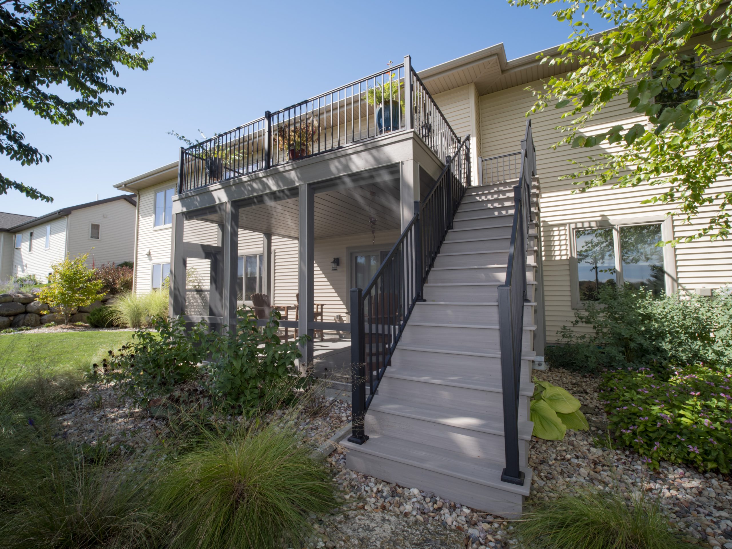 Expert Deck Builders for Your Outdoor Makeover
