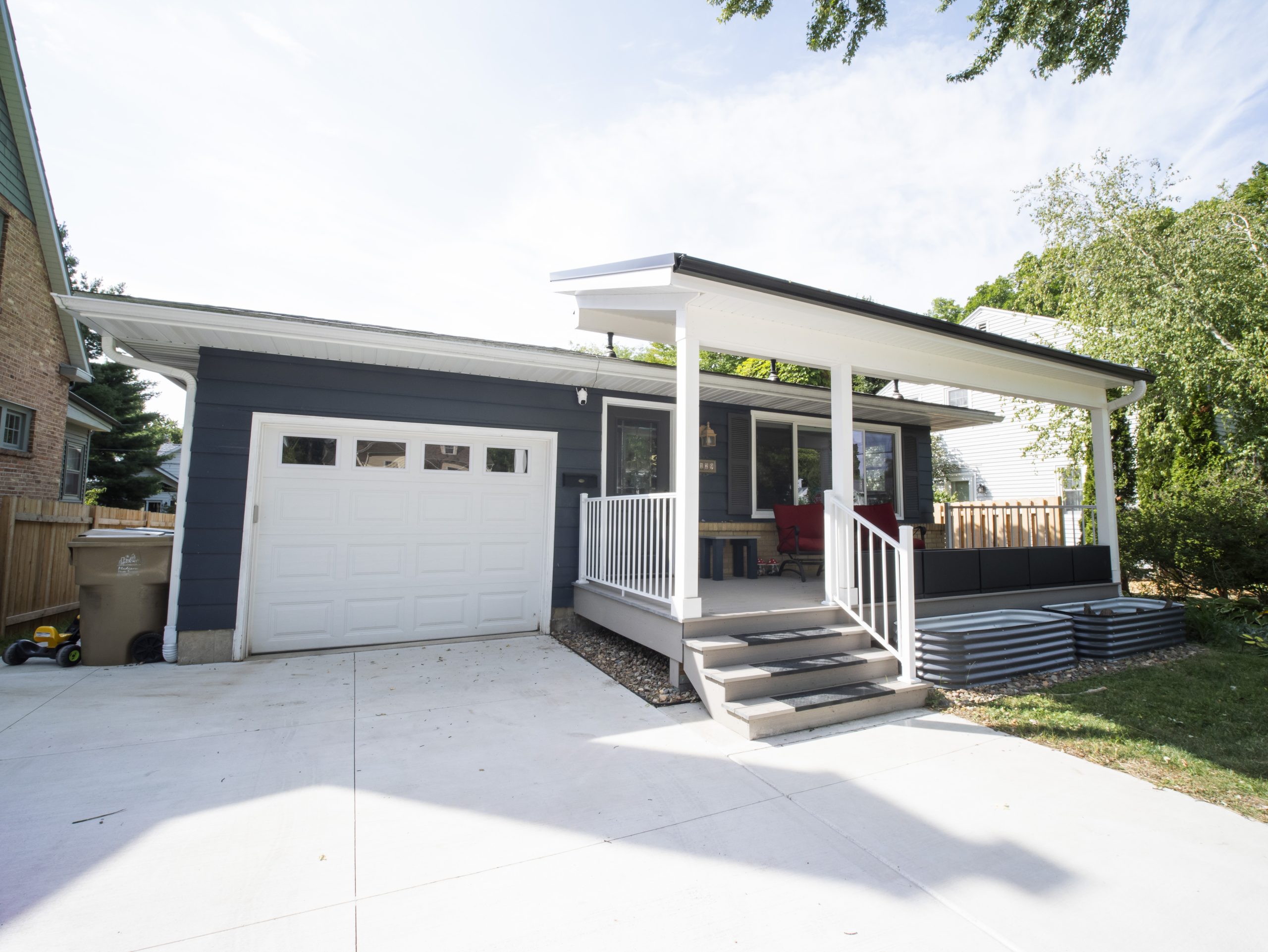 Enhance Your Home’s Appeal with a Beautiful Deck This Season